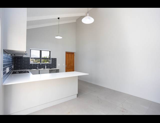 2 BEDROOM FREESTANDING TO LET IN CAPRI